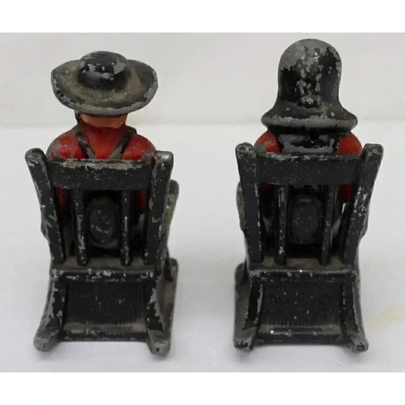 Cast Iron Amish Salt & Pepper Husband & Wife on S & P Rocking Chair Shakers - Picture 4 of 6